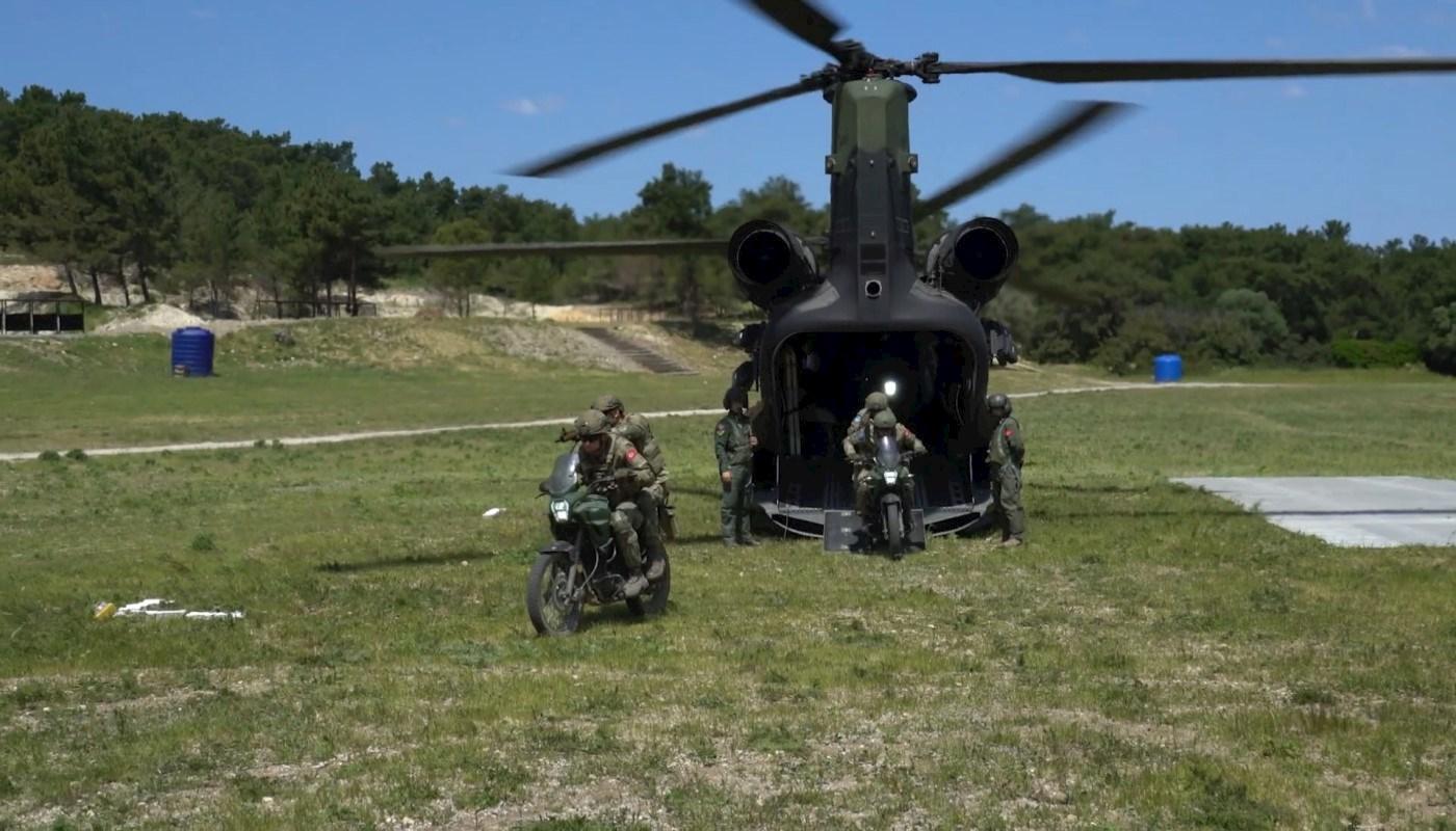 Efes 2026 CH-47 Helikopteri ile İnme Binme Eğitimleri